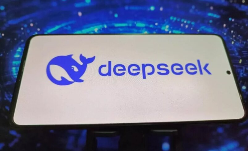 DeepSeek اپ استور آمریکا را فتح کرد؛ هوش مصنوعی چینی در صدر پردانلودترین اپلیکیشن‌ها