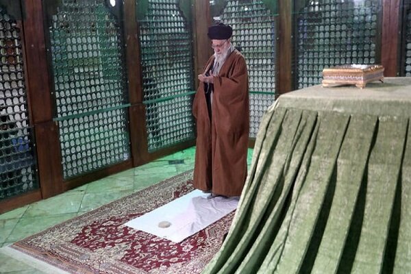 حضور رهبر انقلاب اسلامی در مرقد بنیانگذار جمهوری اسلامی ایران