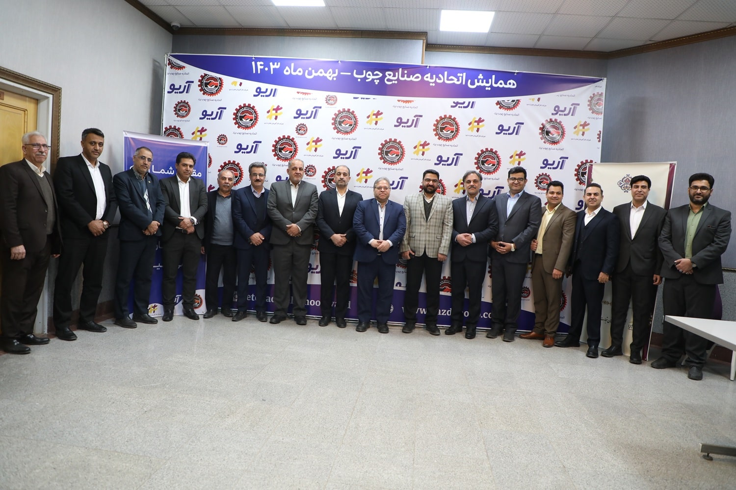حضور مسئولان و حمایت از صنعت چوب