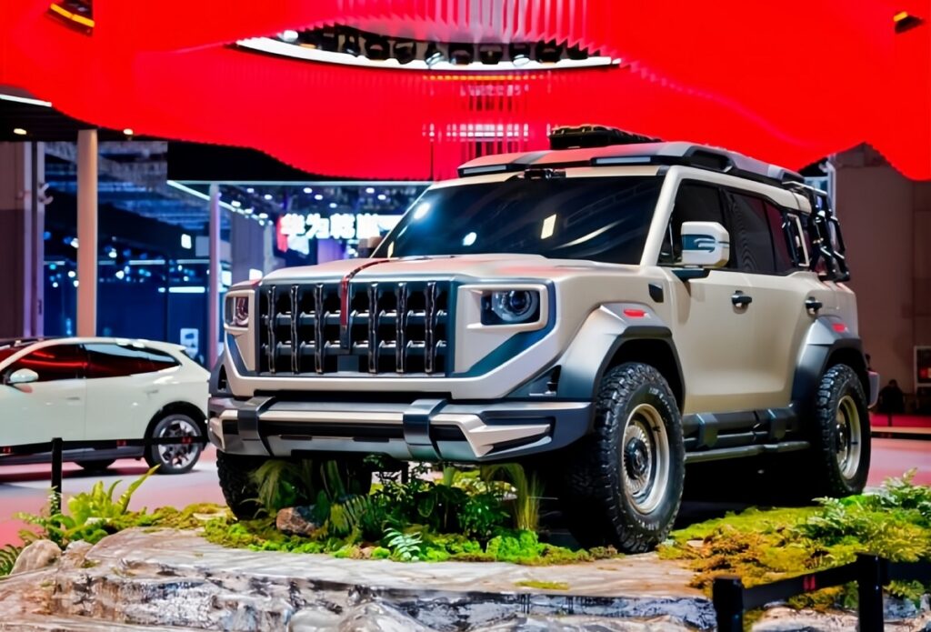 هونگچی از شاسی‌ بلند آفرود در نمایشگاه خودروی شانگهای رونمایی کرد