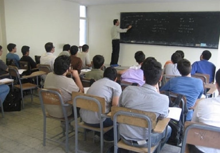 مدارس 96 تا کی باز هستند