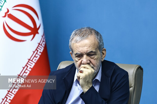 رئیس جمهور از مصدومان حادثه بندر شهید رجایی عیادت کرد