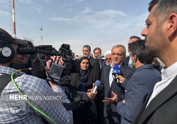 پزشکیان وارد بندر عباس شد