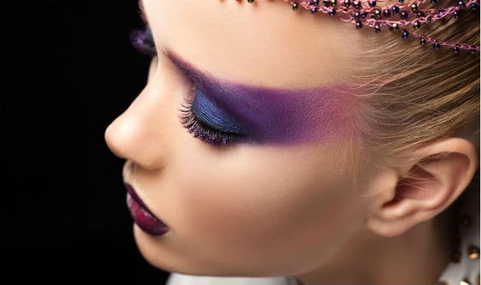 Ultra-violet-makeup سال 99 چه رنگی مد است؟