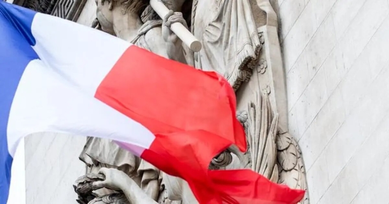 فرانسه سیگار کشیدن در فضای باز را ممنوع کرد!