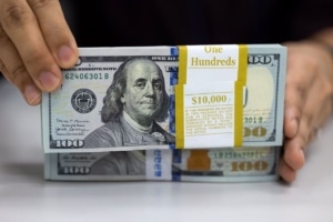 خریداران به گوش باشند؛ قیمت دلار به ۷۵ هزار تومان می‌رسد؟