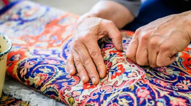 رفوگران ماهر فرش هم ایران را ترک می‌کنند