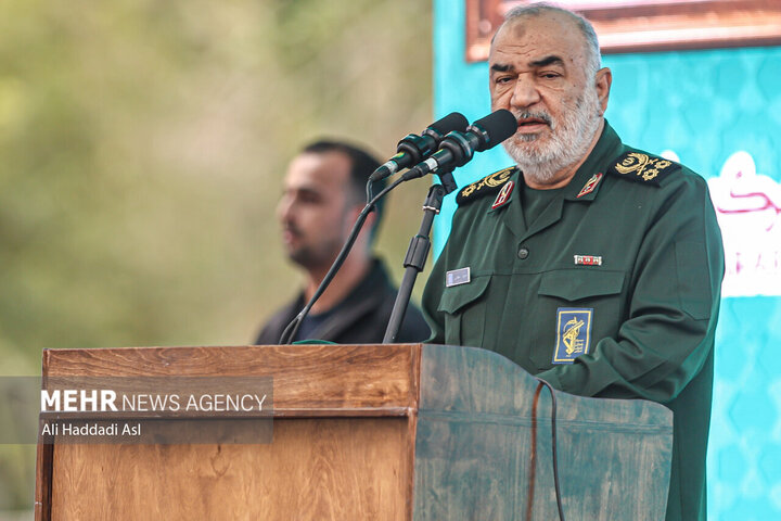 سرلشکر سلامی: به زودی از یک دستاورد عظیم دفاعی رونمایی میکنیم سرلشکر سلامی: به زودی از یک دستاورد عظیم دفاعی رونمایی میکنیم