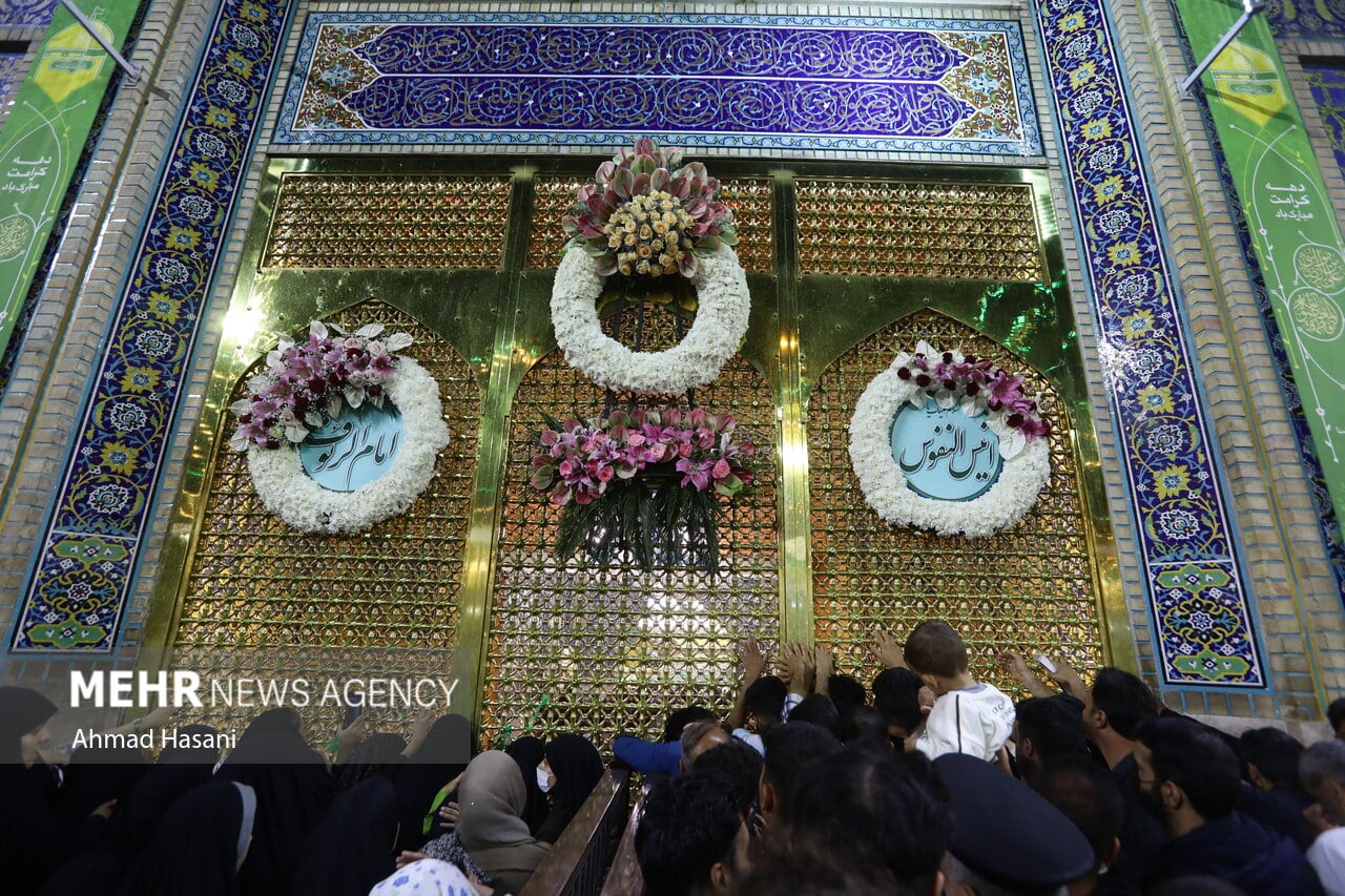 حرم امام رضا (ع) میزبان میلیون‌ها زائر؛ جشن ولادت با حضور اقوام ایرانی