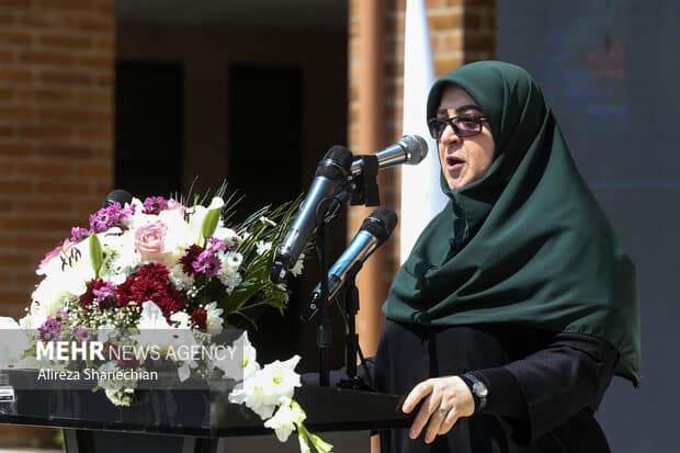 رنج بیبرقی برای ما، افتخار فداکاری برای شما؟ رنج بیبرقی برای ما، افتخار فداکاری برای شما؟
