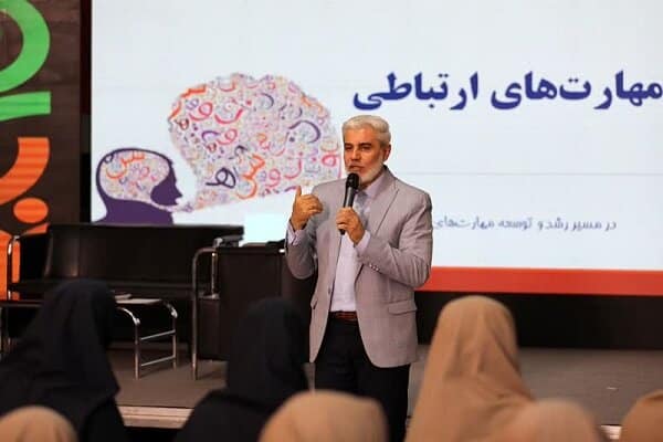 امسال نمایشگاه کتاب برای خرید نیست برای ماندن با کتاب است