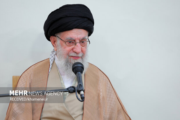 رهبر انقلاب: امدادگران ما مظهر صفات انسانی و انساندوستی هستند رهبر انقلاب: امدادگران ما مظهر صفات انسانی و انساندوستی هستند
