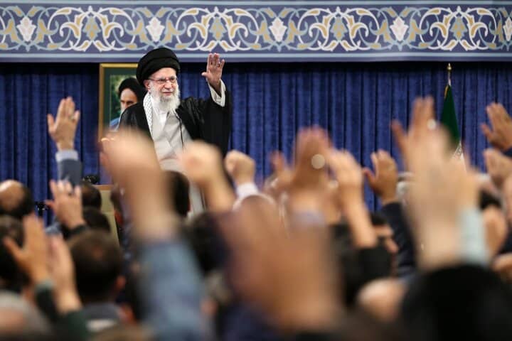 رهبر انقلاب: جمهوری اسلامی منتظر اجازه هیچکس برای غنیسازی نیست رهبر انقلاب: جمهوری اسلامی منتظر اجازه هیچکس برای غنیسازی نیست