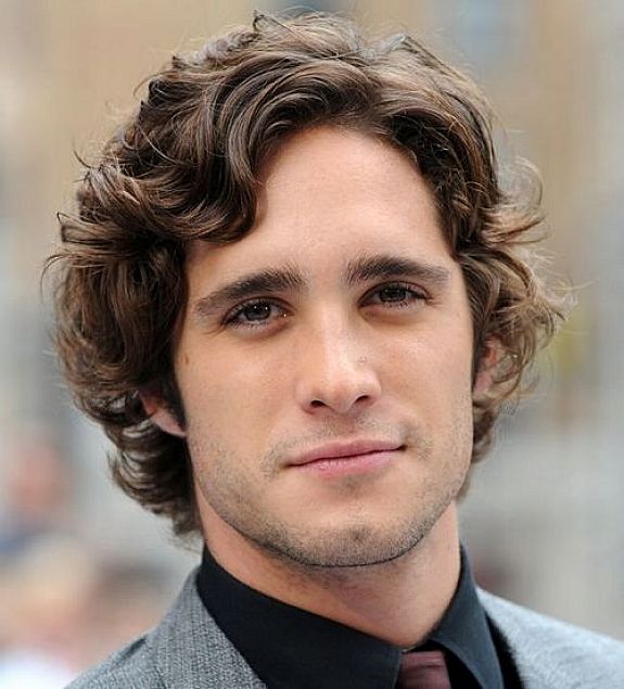 Medium-length-curly-hairstyle-for-boys مدل مو پسرانه 2018