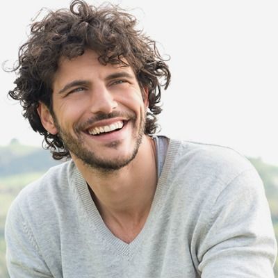 curly-hair-thin-beard-men-look مدل مو پسرانه 2018