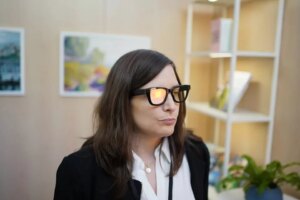 نگاه نزدیک رسانه‌ها به عینک هوشمند گوگل XR؛ سبک و هوشمند اما با برخی محدودیت‌ها
