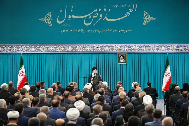 دیدار نمایندگان مجلس شورای اسلامی با رهبر انقلاب دیدار نمایندگان مجلس شورای اسلامی با رهبر انقلاب