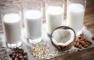جایگزین‌های سالم برای شیر گاو: انتخابی هوشمندانه برای سلامت، محیط زیست و حقوق حیوانات