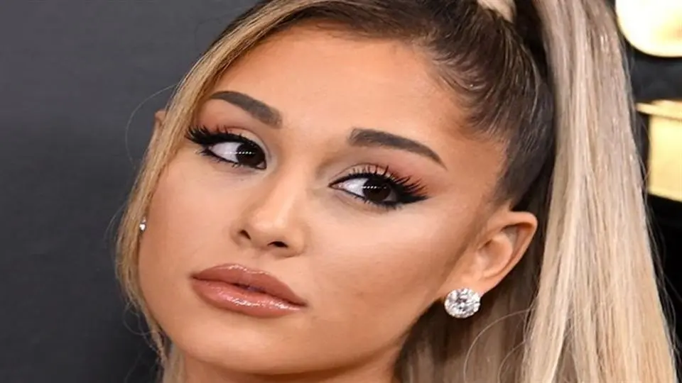 آریانا گرانده خوانند همشهور امریکایی علیه ترامپ