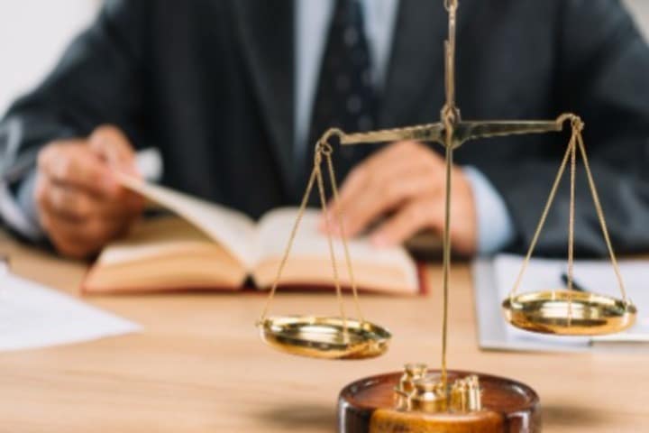 بهترین وکیل برای ثبت شرکت در تهران ۱۴۰۴ لیست ۱۰ وکیل‌های مباشر با مشاوره رایگان
