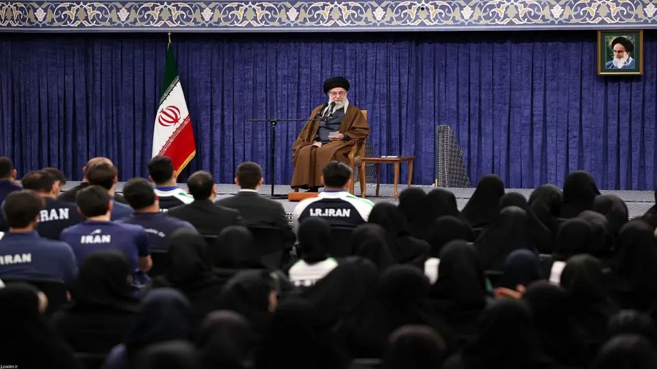 سلام نظامی قهرمانان ورزشی در دیدار با رهبر انقلاب + تصاویر