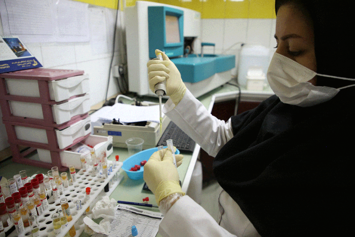 ضرورت پرداخت مطالبات و پوشش بیمه‌ای خدمات آزمایشگاهی