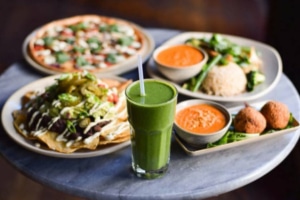 چطور در مهمانی‌ها گیاهی بمانیم و از غذاهای گیاهی لذت ببریم؟