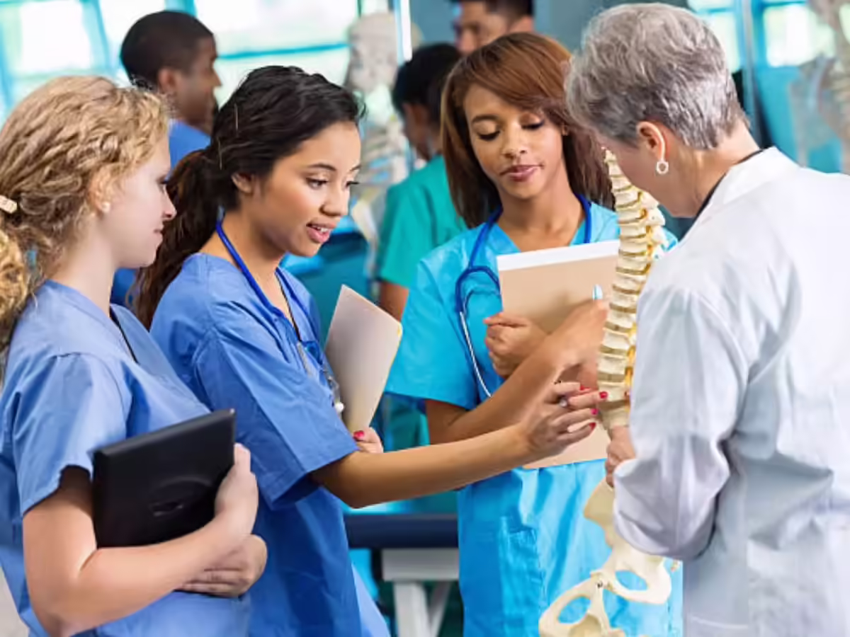 خروج ۳۰ هزار پزشک از چرخه طبابت و بحران در نظام آموزش پزشکی